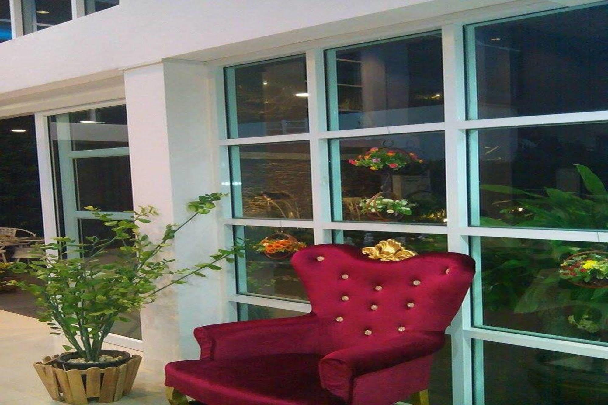 The Zara Double Tree Hotel Ubon Ratchathani Exterior foto